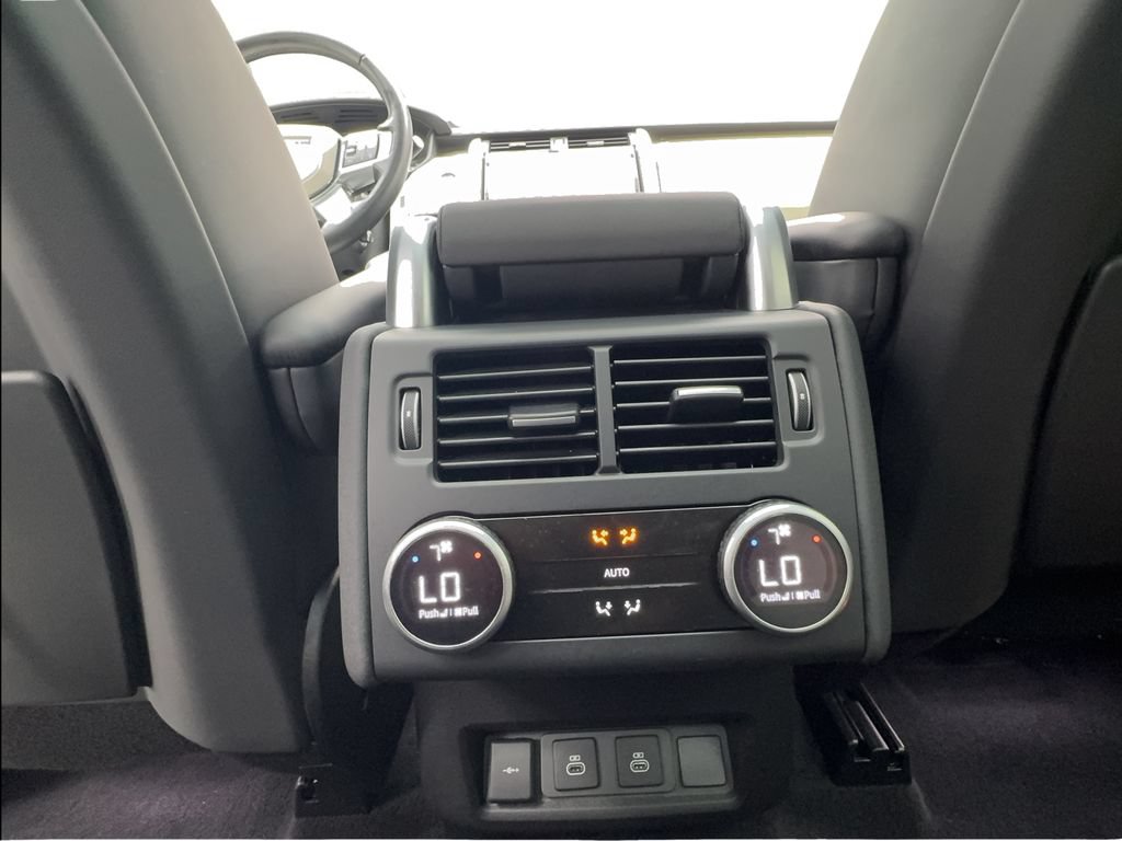 Used 2023 Land Rover Discovery Metropolitan Edition AWD/4WD image 42