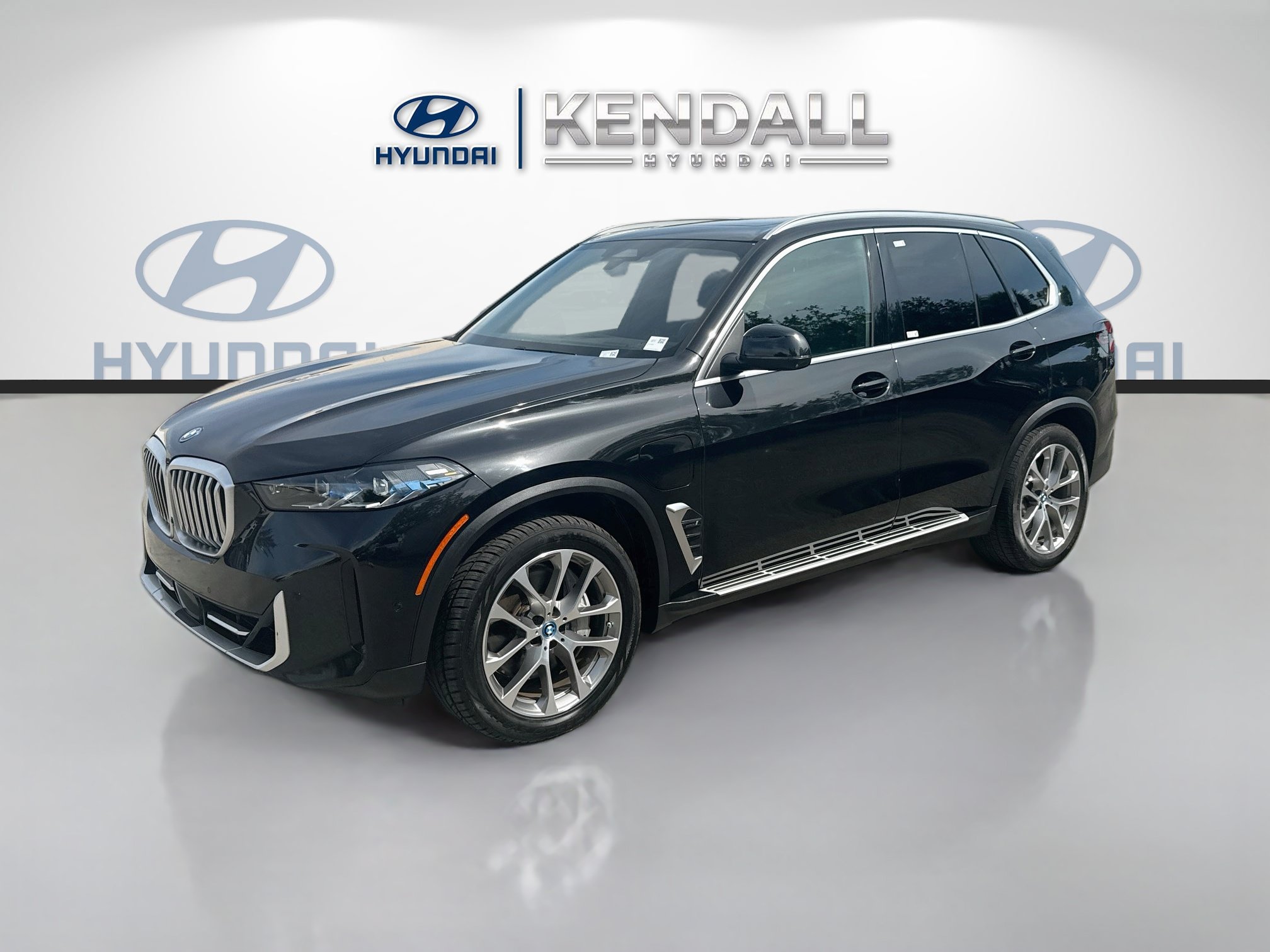 Used 2024 BMW X5 xDrive50e AWD/4WD image 3