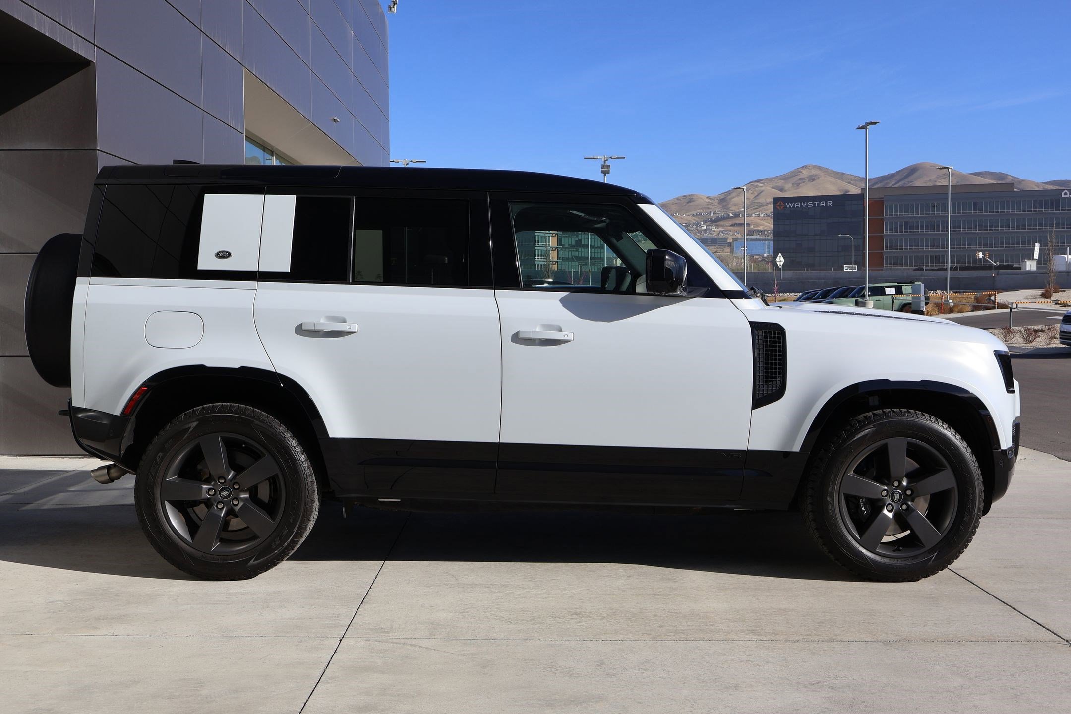 Certified 2023 Land Rover Defender 110 V8 image 5