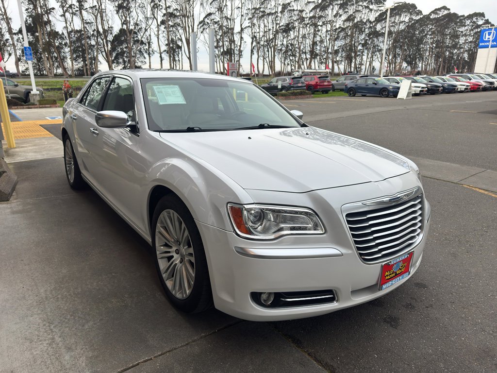 Used 2013 Chrysler 300 C Luxury Series w/ Beats Audio Group image 22