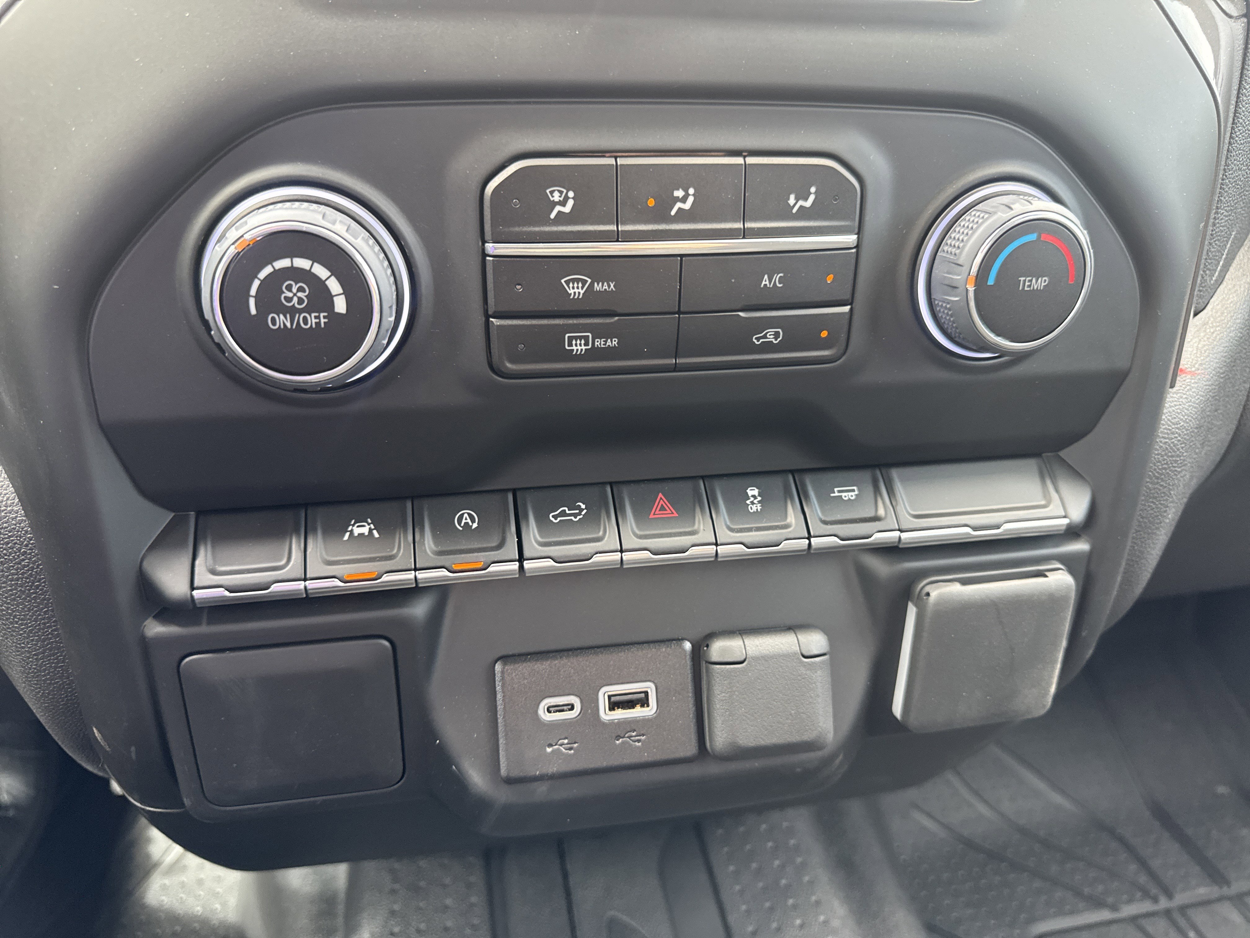 Used 2025 Chevrolet Silverado 1500 Custom image 19