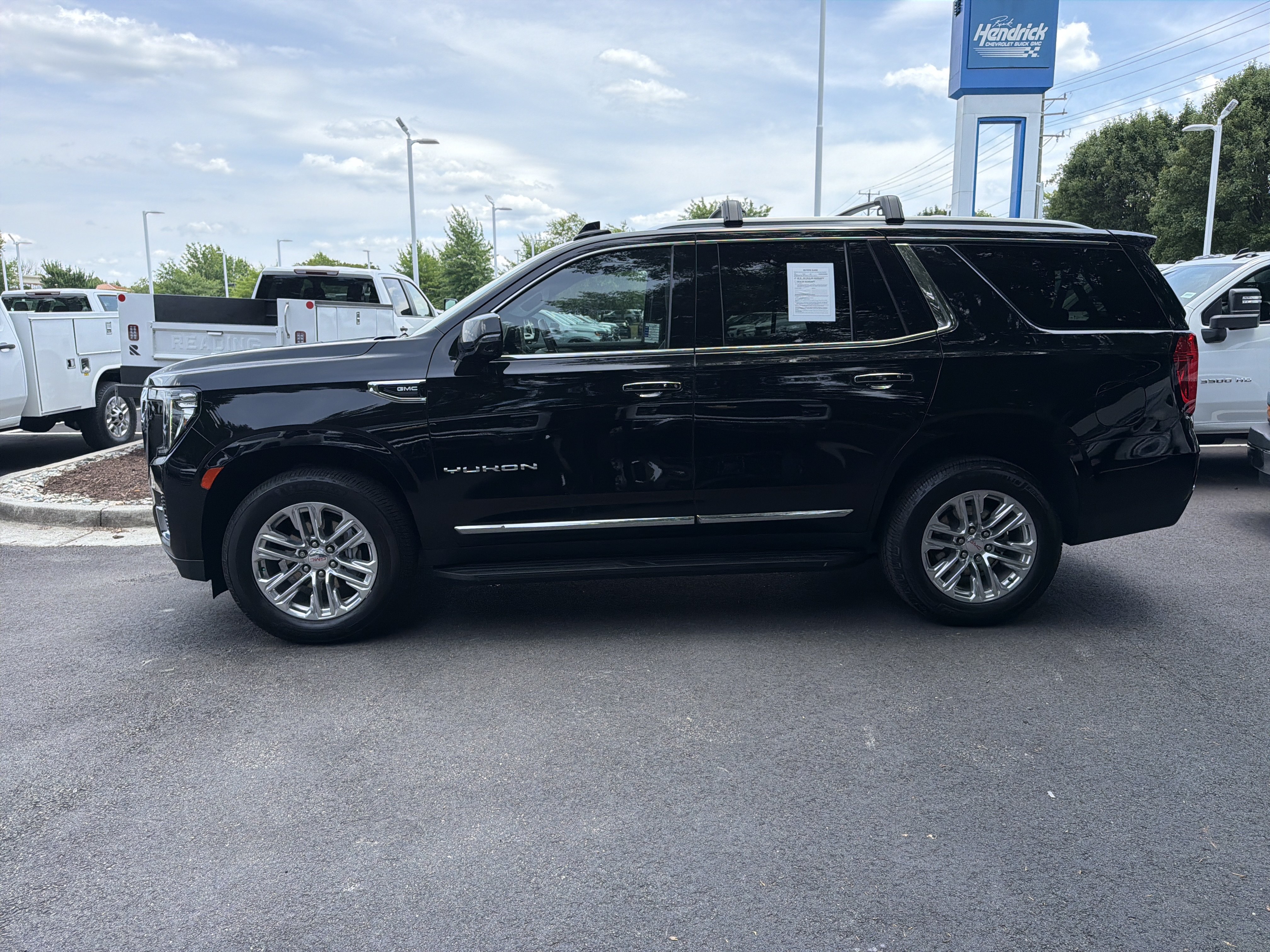 Used 2023 GMC Yukon SLT w/ SLT Luxury Package AWD/4WD image 7