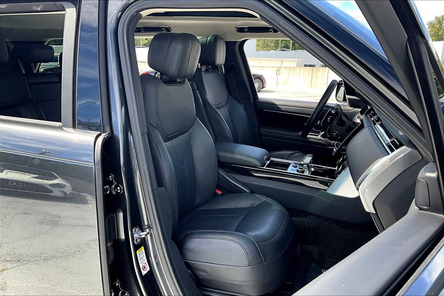 Used 2023 Land Rover Range Rover Long Wheelbase SE image 15