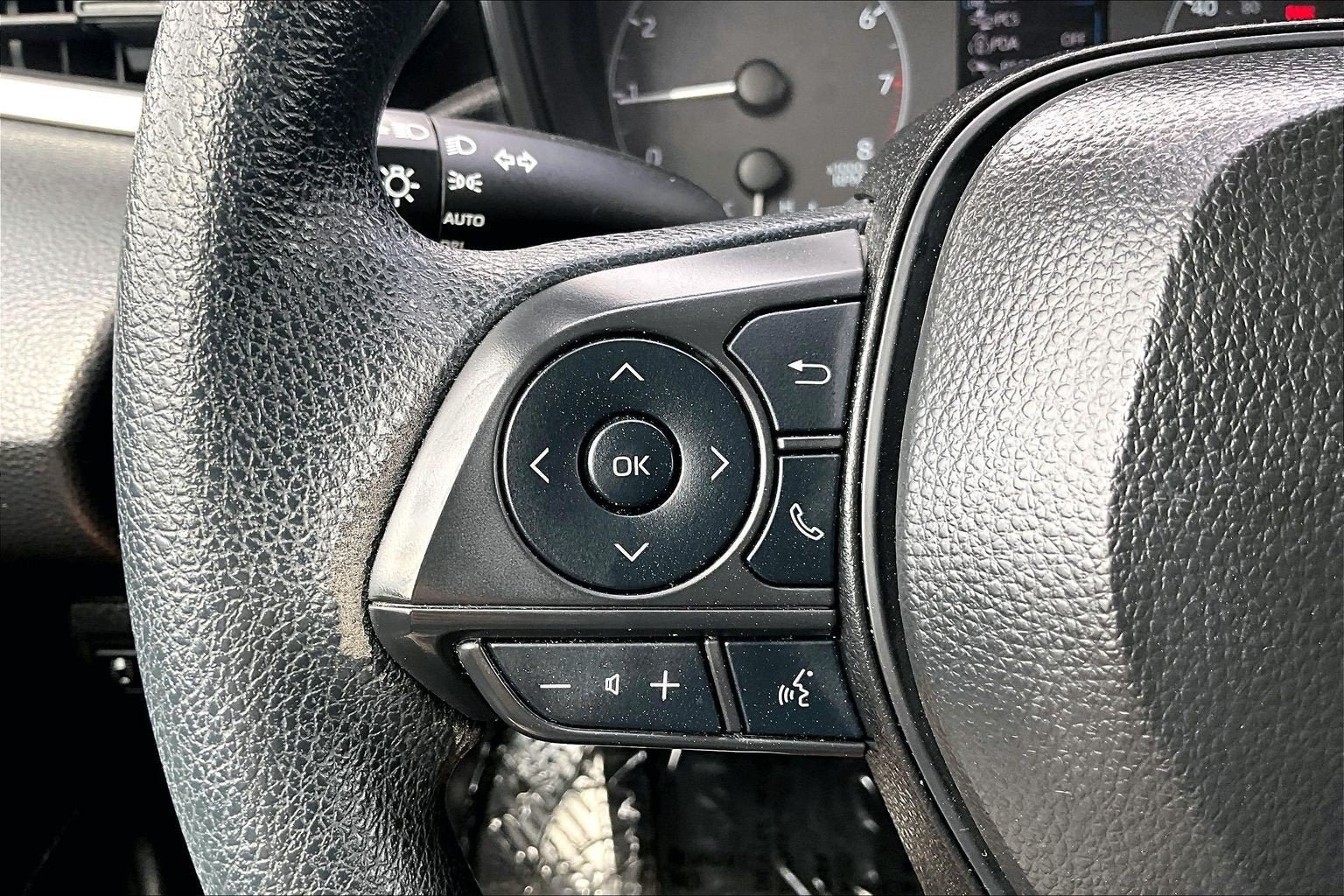 Used 2025 Toyota Corolla LE FWD image 17