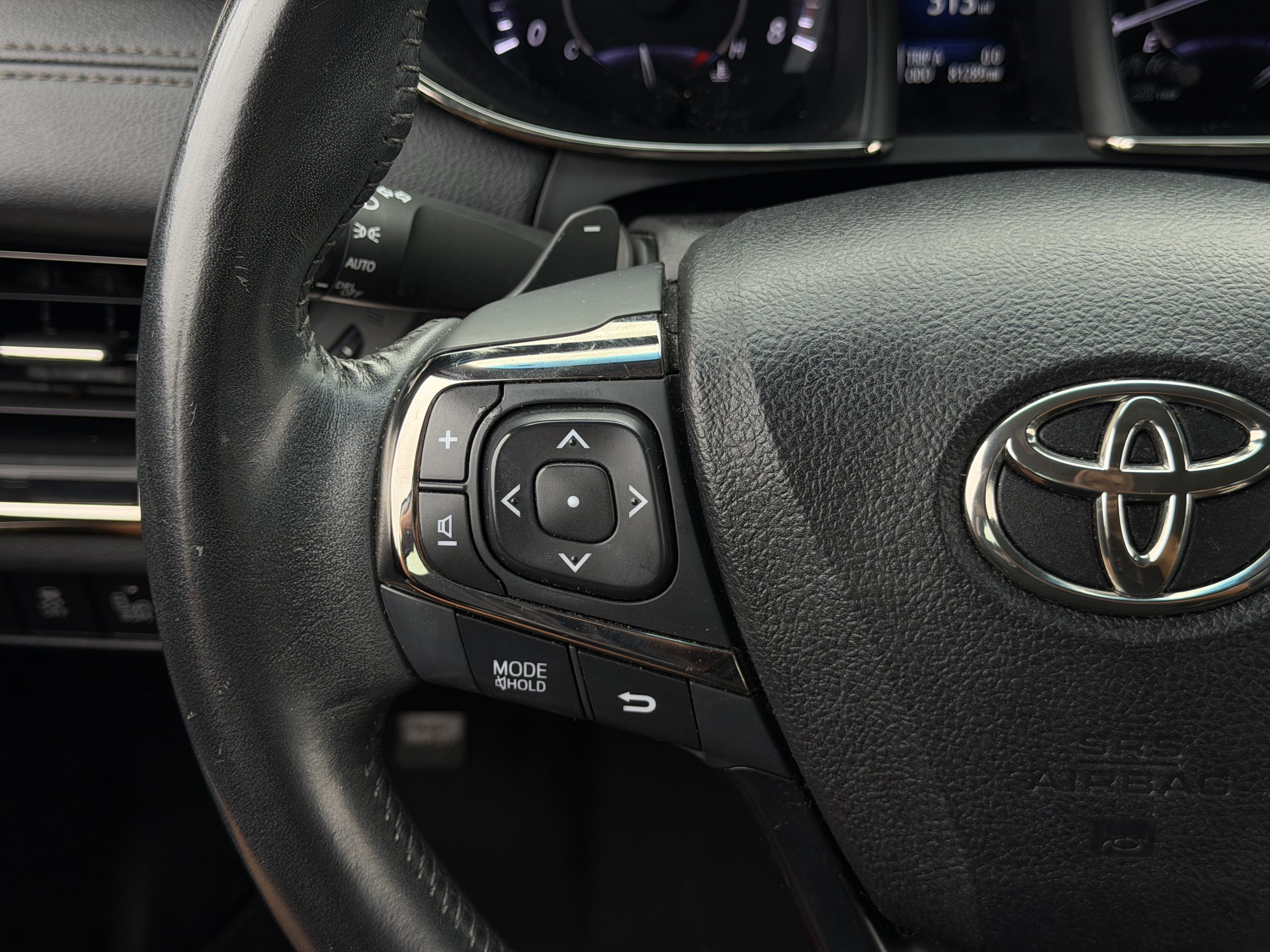 Used 2016 Toyota Avalon Limited w/ Toyota Safety Sense Package FWD image 18
