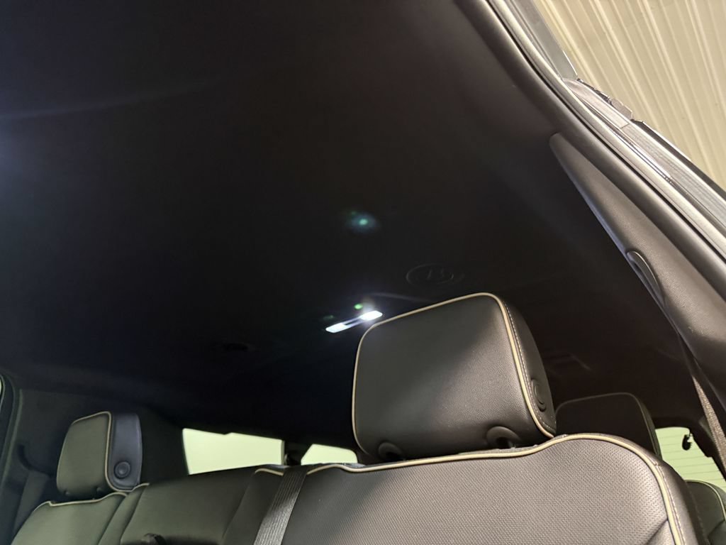Used 2024 Chevrolet Suburban Premier AWD/4WD image 9