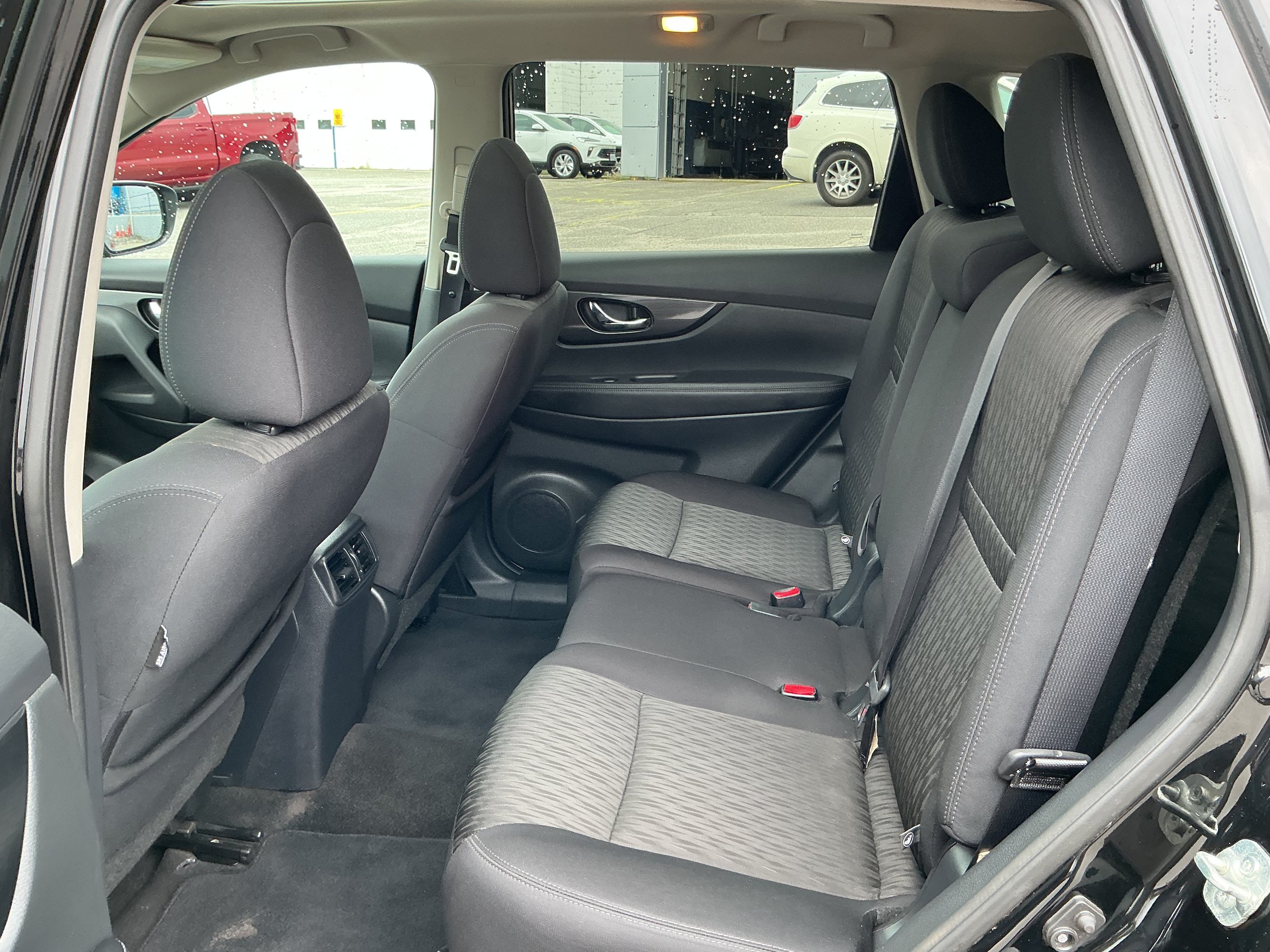 Used 2017 Nissan Rogue SV w/ Sun & Sound Touring Package AWD/4WD image 10
