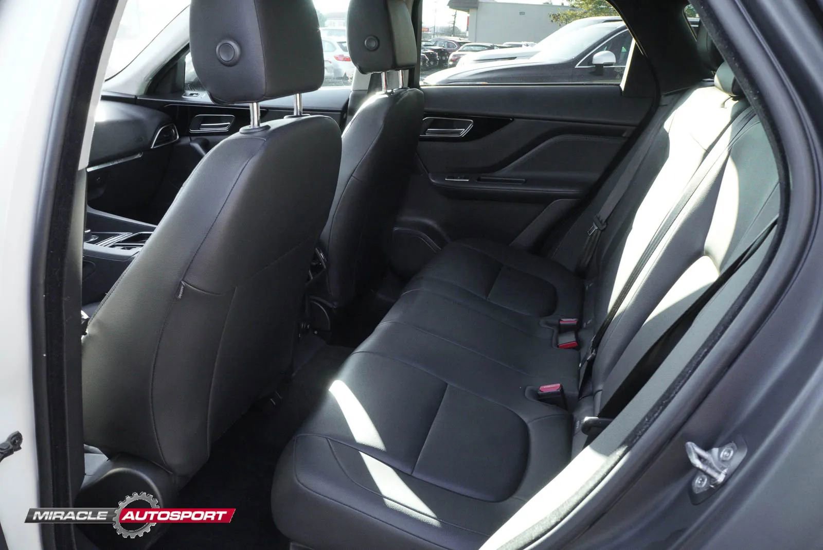 Used 2019 Jaguar F-PACE Premium image 23