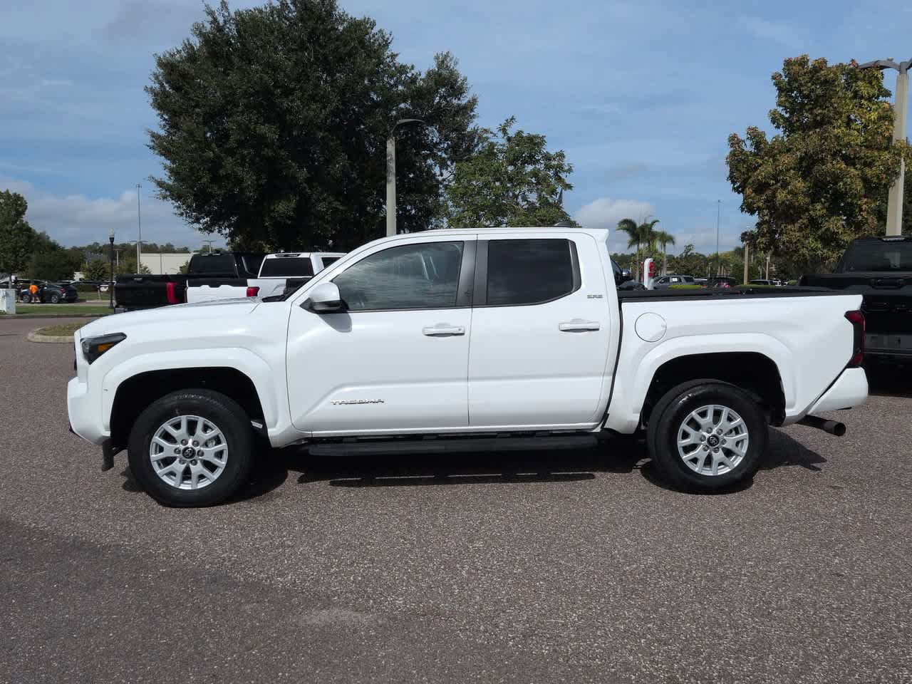 Used 2025 Toyota Tacoma SR5 AWD/4WD image 3