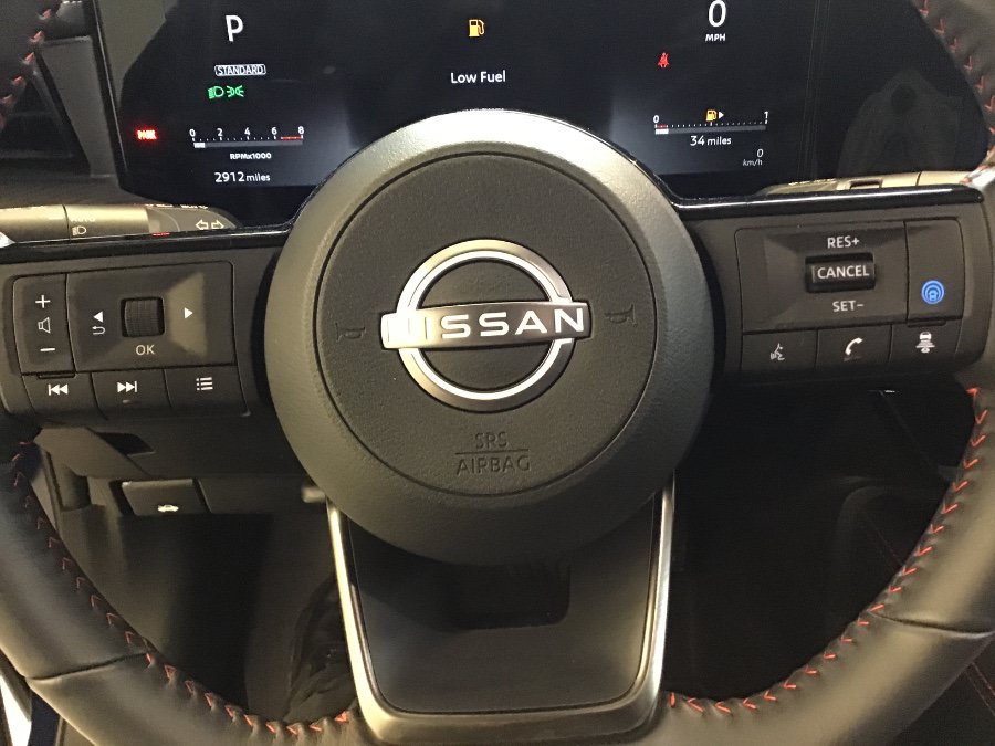 Used 2025 Nissan Kicks SR AWD/4WD image 27
