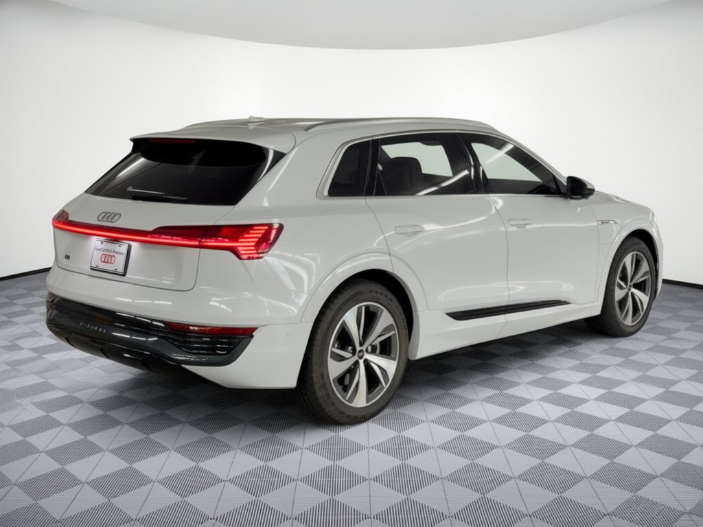 Used 2024 Audi Q8 e-tron Premium Plus AWD/4WD image 9