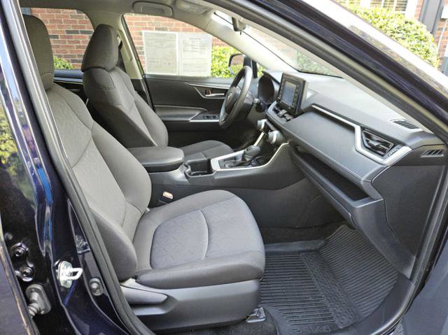 Used 2022 Toyota RAV4 XLE image 30