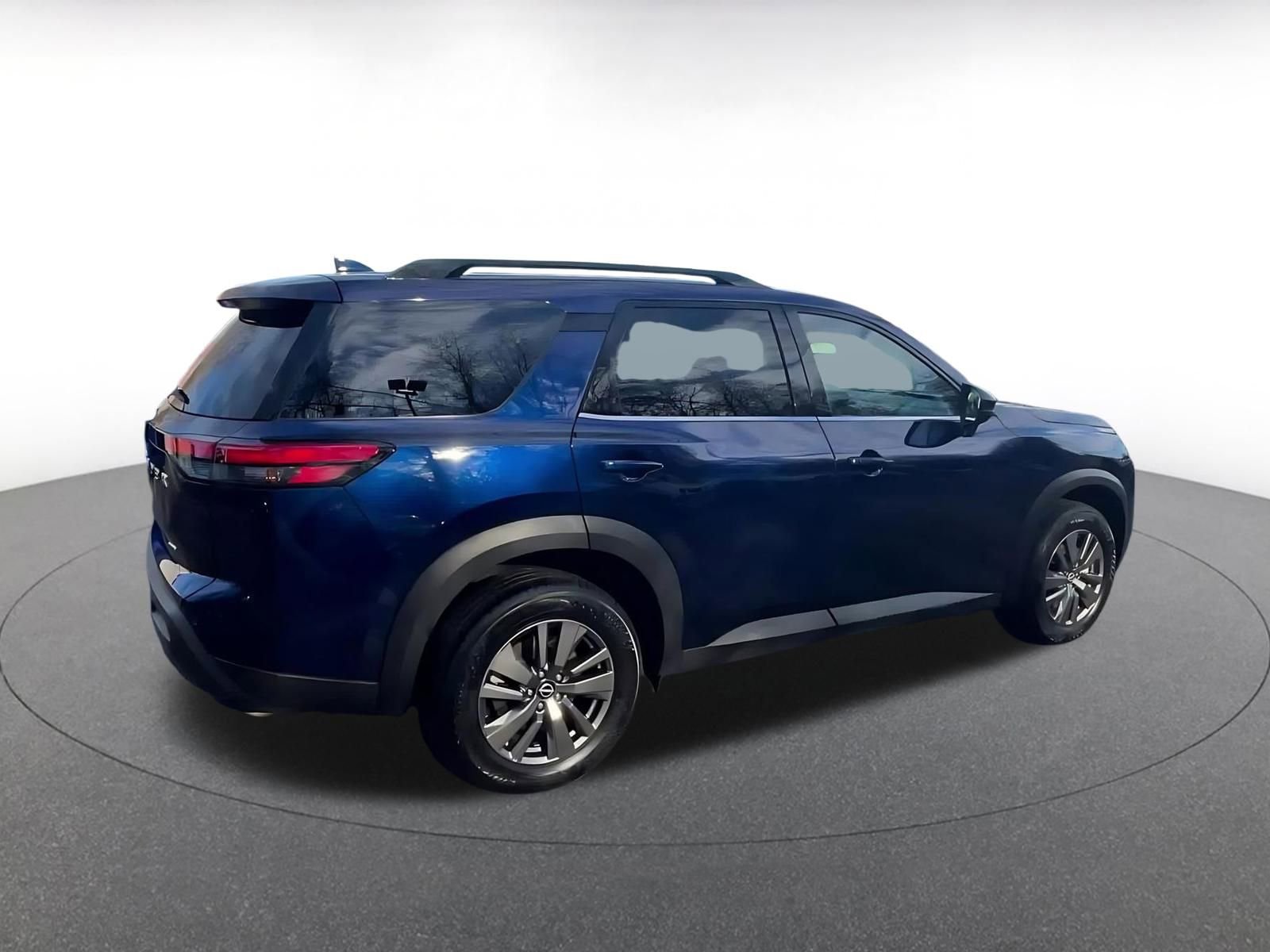 Used 2025 Nissan Pathfinder SV AWD/4WD image 25
