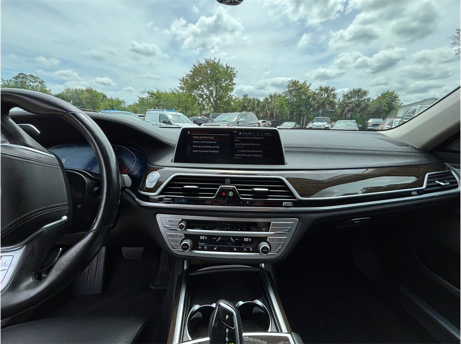 Used 2021 BMW 740i RWD image 11