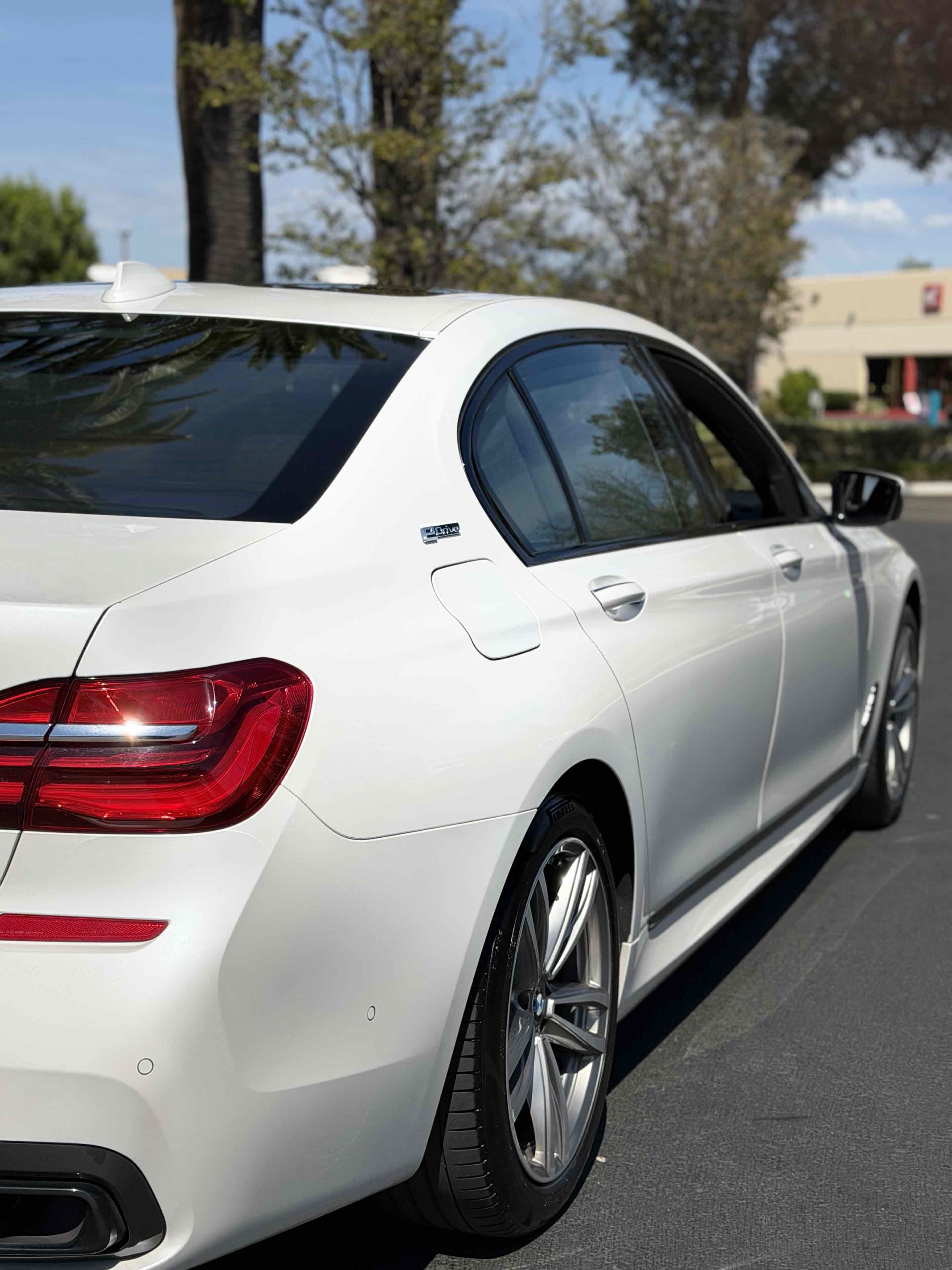 Used 2018 BMW 740e xDrive AWD/4WD image 33