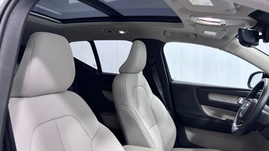 Certified 2026 Volvo XC40 B5 Plus AWD/4WD image 19