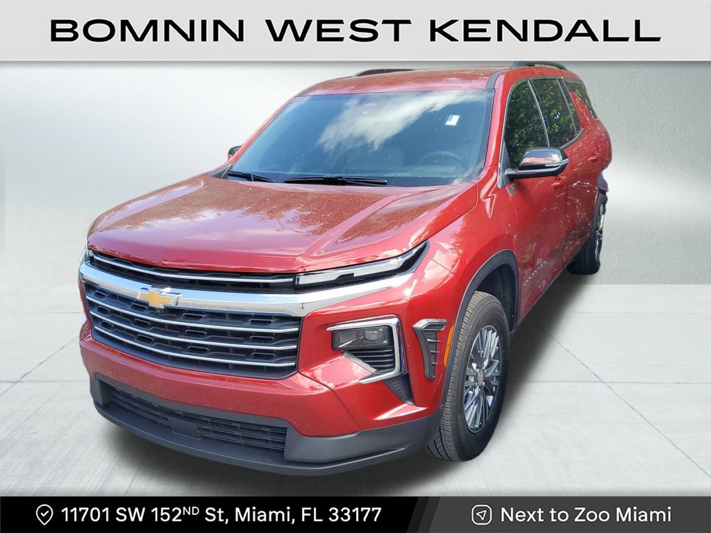 Used 2025 Chevrolet Traverse LT w/ Driver Confidence Package image 3