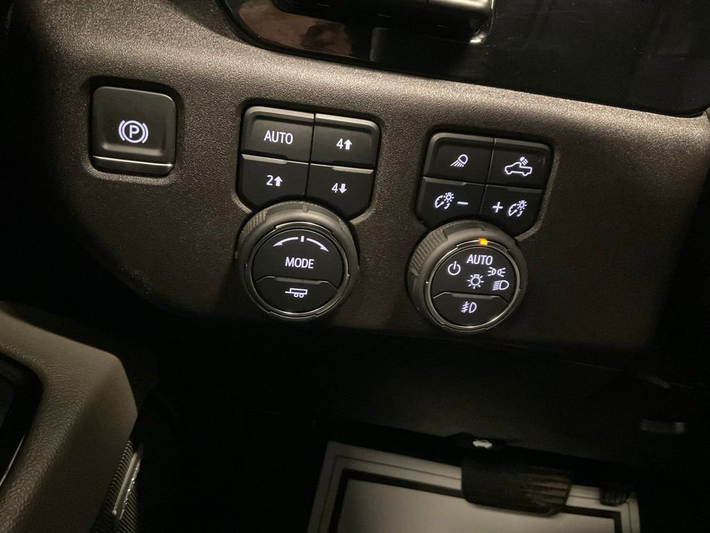 Used 2024 Chevrolet Silverado 2500 ZR2 w/ Technology Package image 18