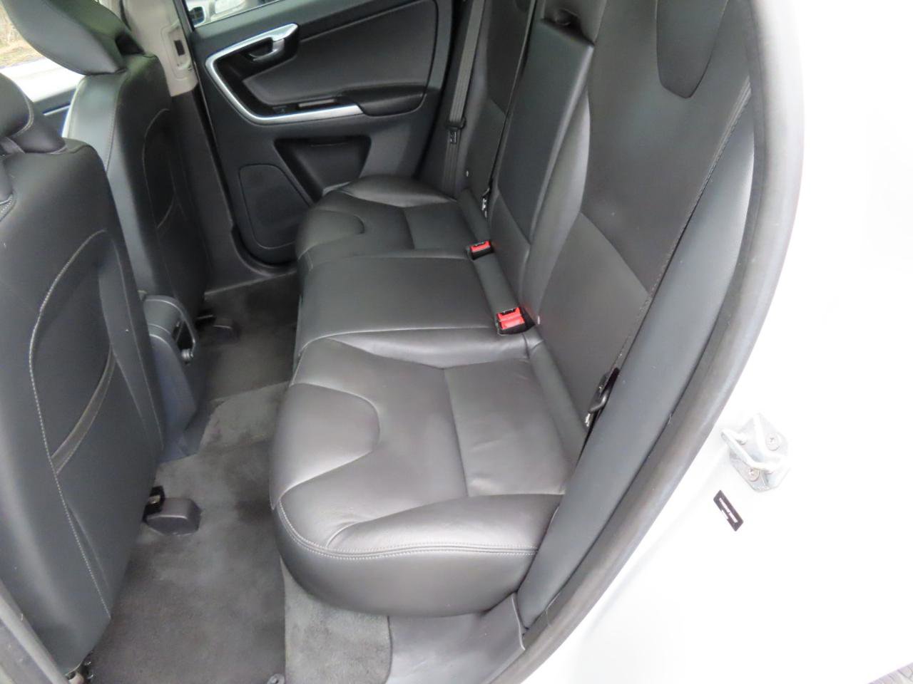 Used 2015 Volvo XC60 T6 AWD/4WD image 13