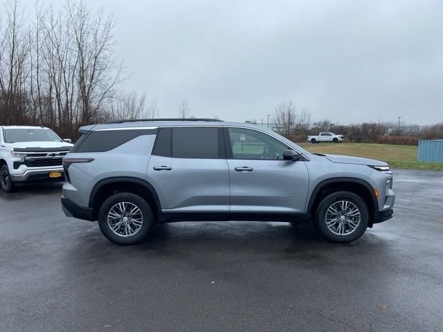 Used 2025 Chevrolet Traverse LT image 10