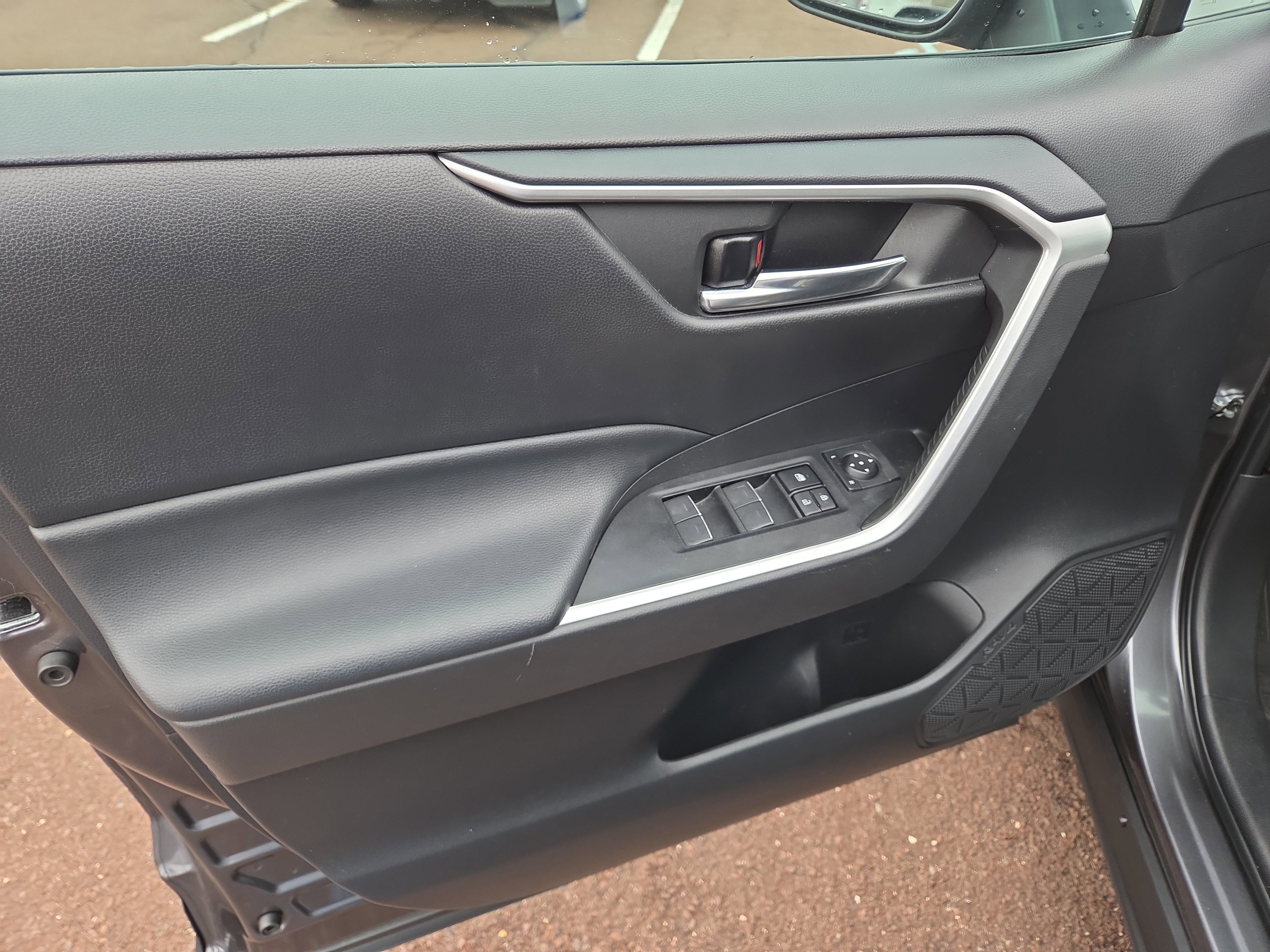 Certified 2022 Toyota RAV4 XLE w/ Convenience Package image 14