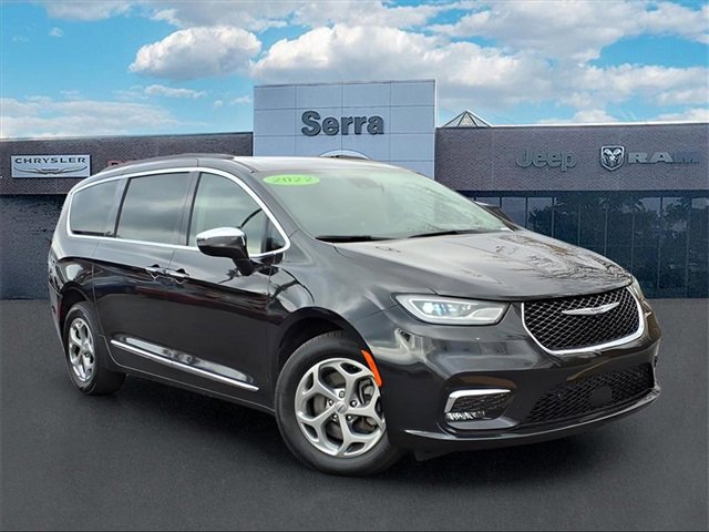 Certified 2022 Chrysler Pacifica Limited w/ Uconnect Theater Family Group