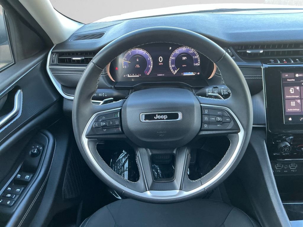 Used 2023 Jeep Grand Cherokee Laredo image 12