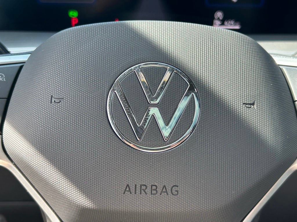 Certified 2025 Volkswagen Tiguan SE R-Line FWD image 29