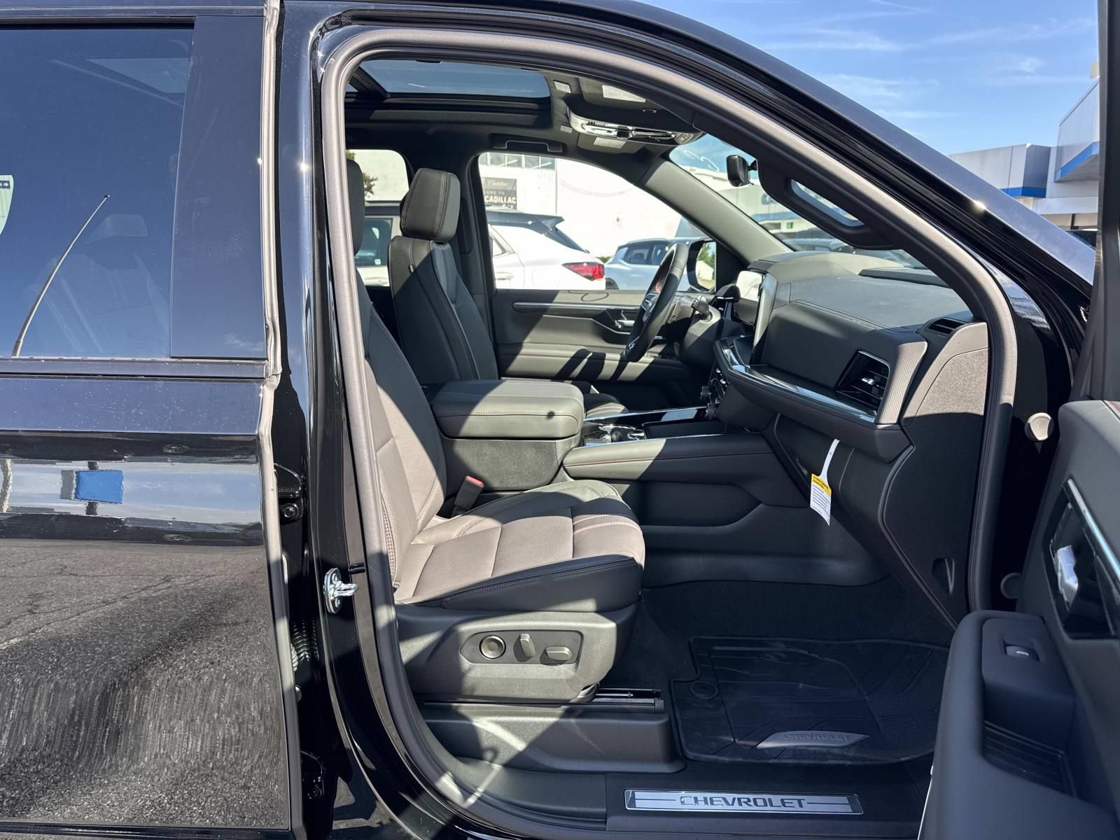 New 2026 Chevrolet Suburban RST w/ Advanced Technology Package AWD/4WD image 11