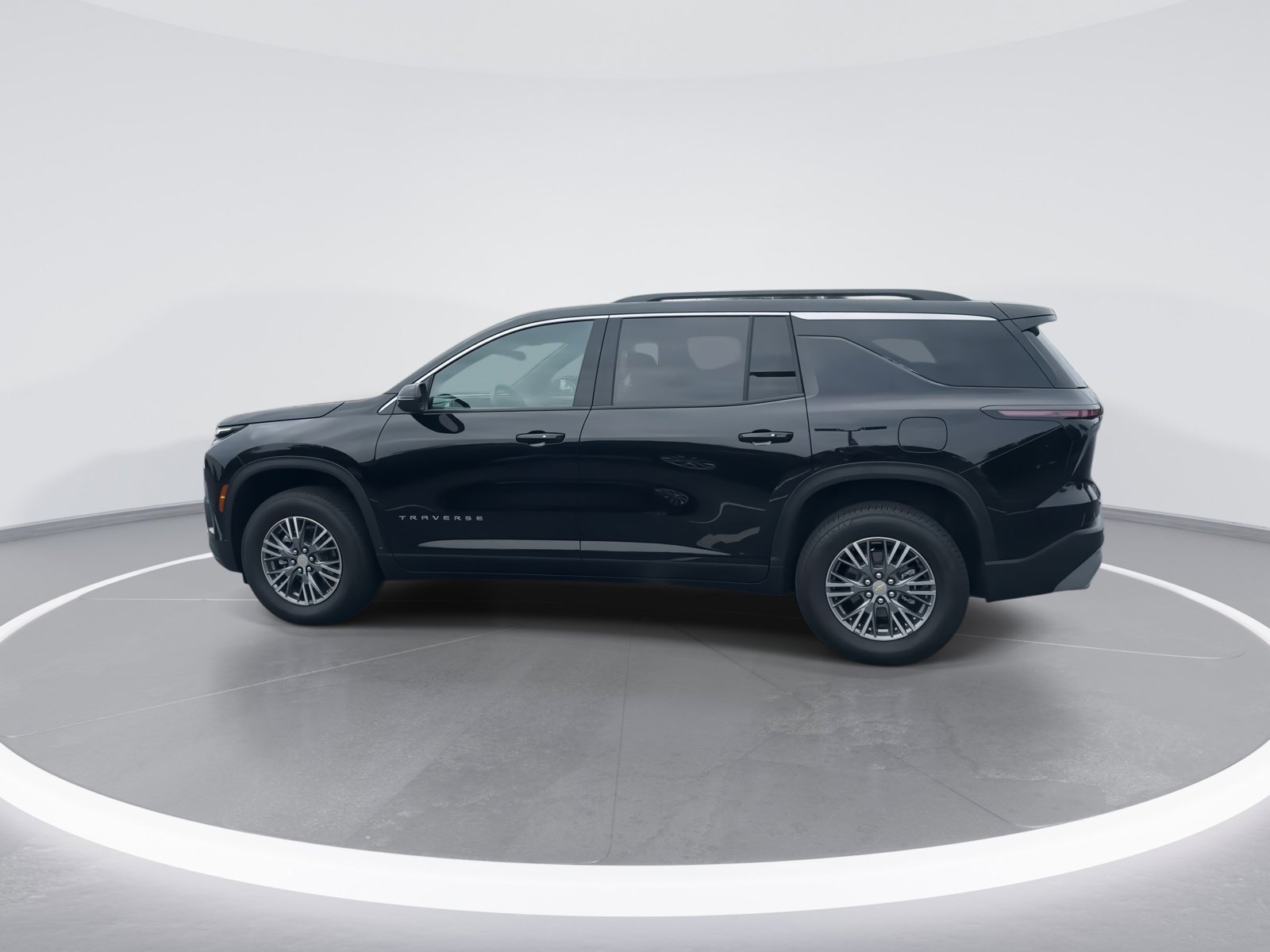 Used 2025 Chevrolet Traverse LT FWD image 6