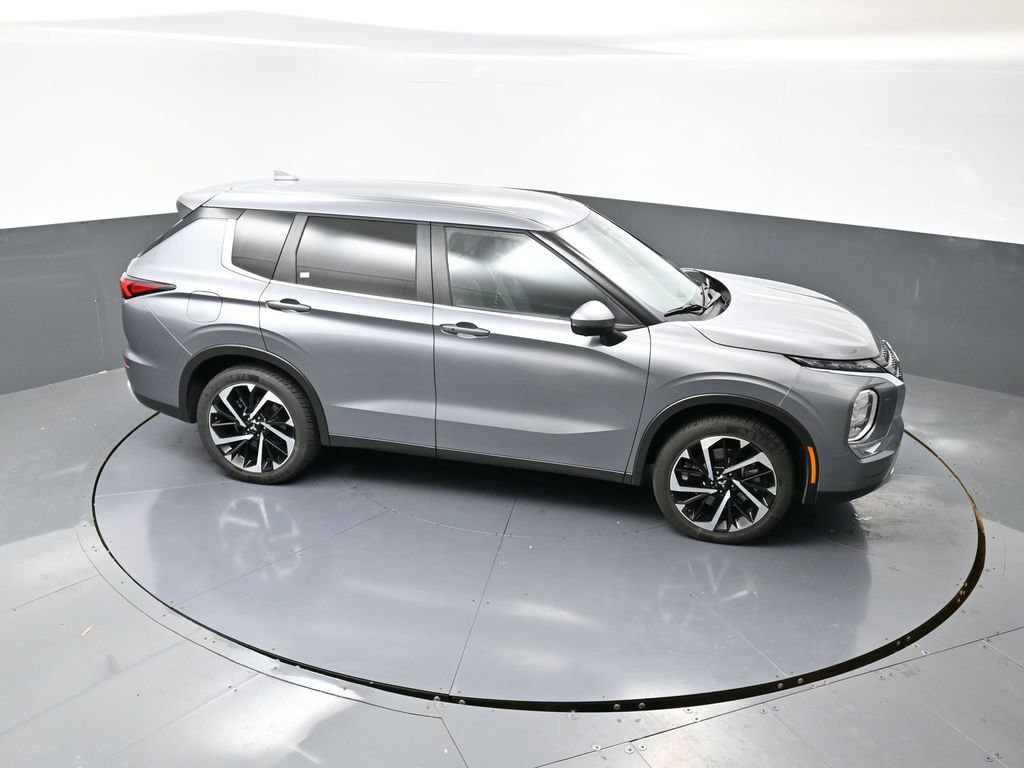 Used 2024 Mitsubishi Outlander SE image 43
