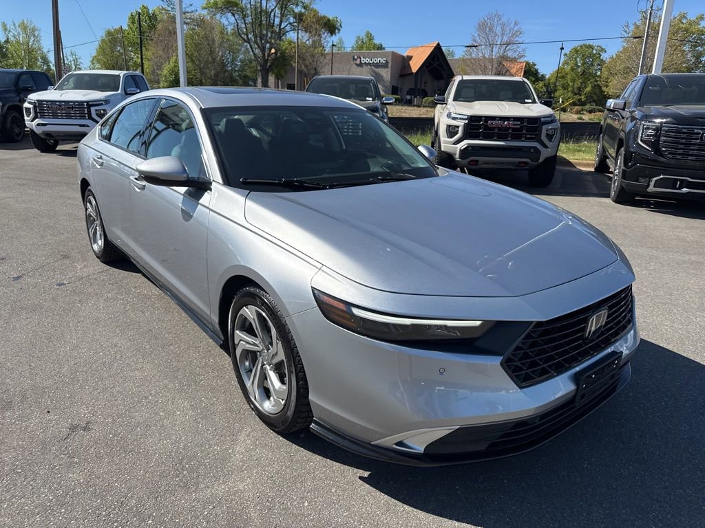 Used 2023 Honda Accord Touring image 7