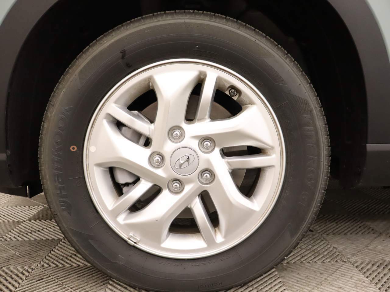 Used 2025 Hyundai Venue SE image 6