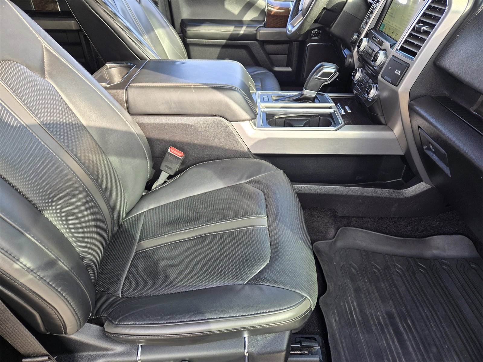 Used 2016 Ford F150 Platinum w/ Equipment Group 701A Luxury image 13