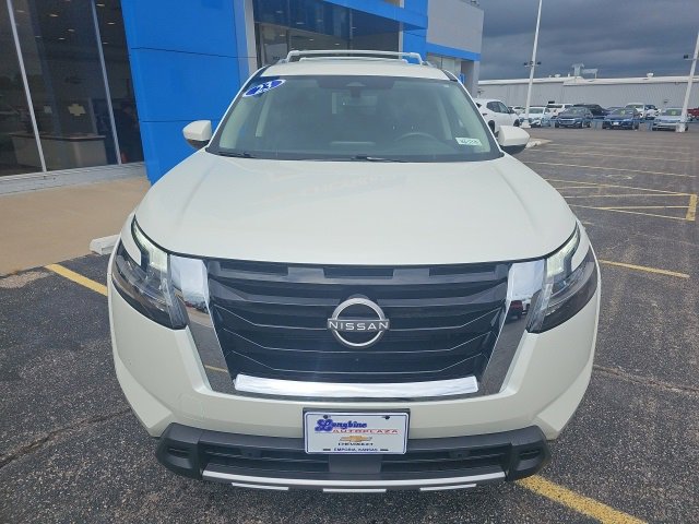 Used 2023 Nissan Pathfinder SL image 2