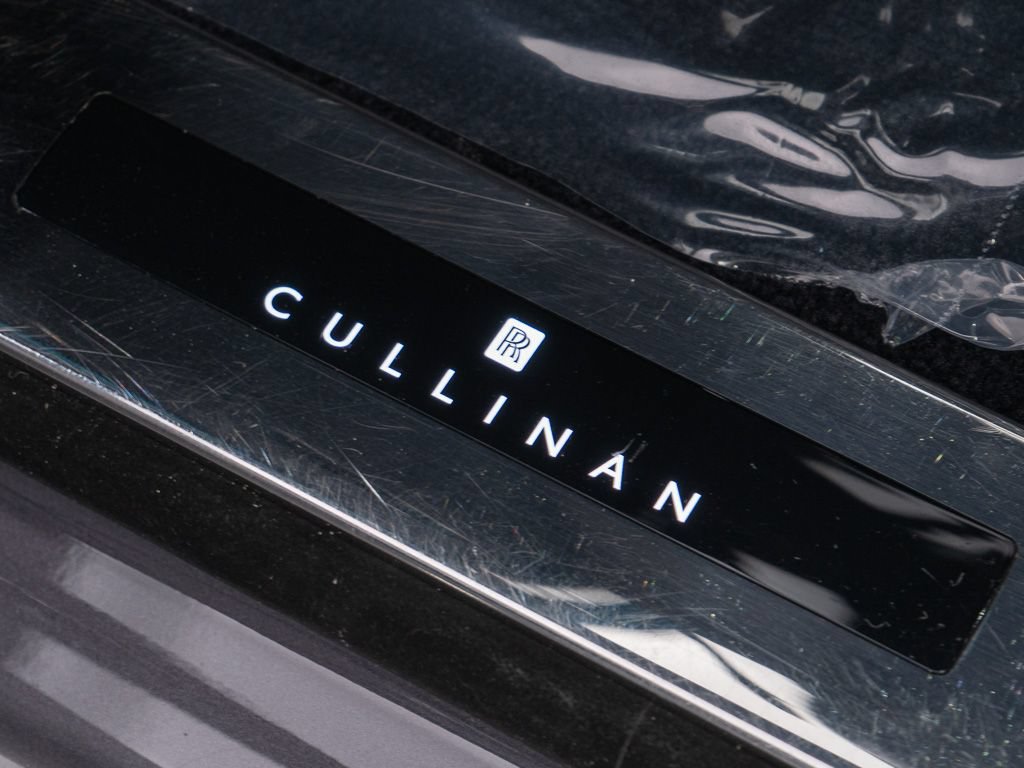 Used 2024 Rolls-Royce Cullinan w/ Cullinan Package AWD/4WD image 14