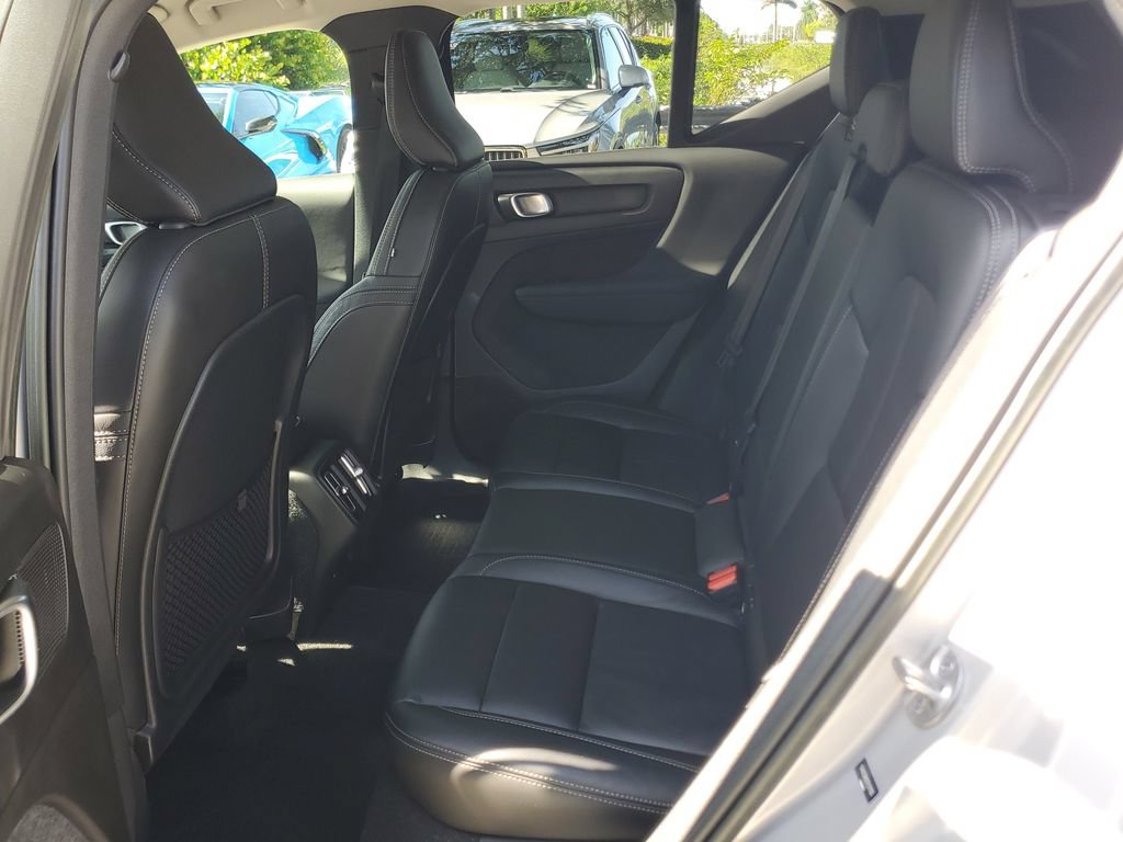 Certified 2023 Volvo XC40 B4 Core w/ Convenience Package FWD image 11