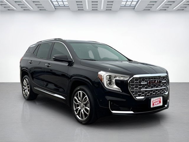 Used 2023 GMC Terrain Denali image 2