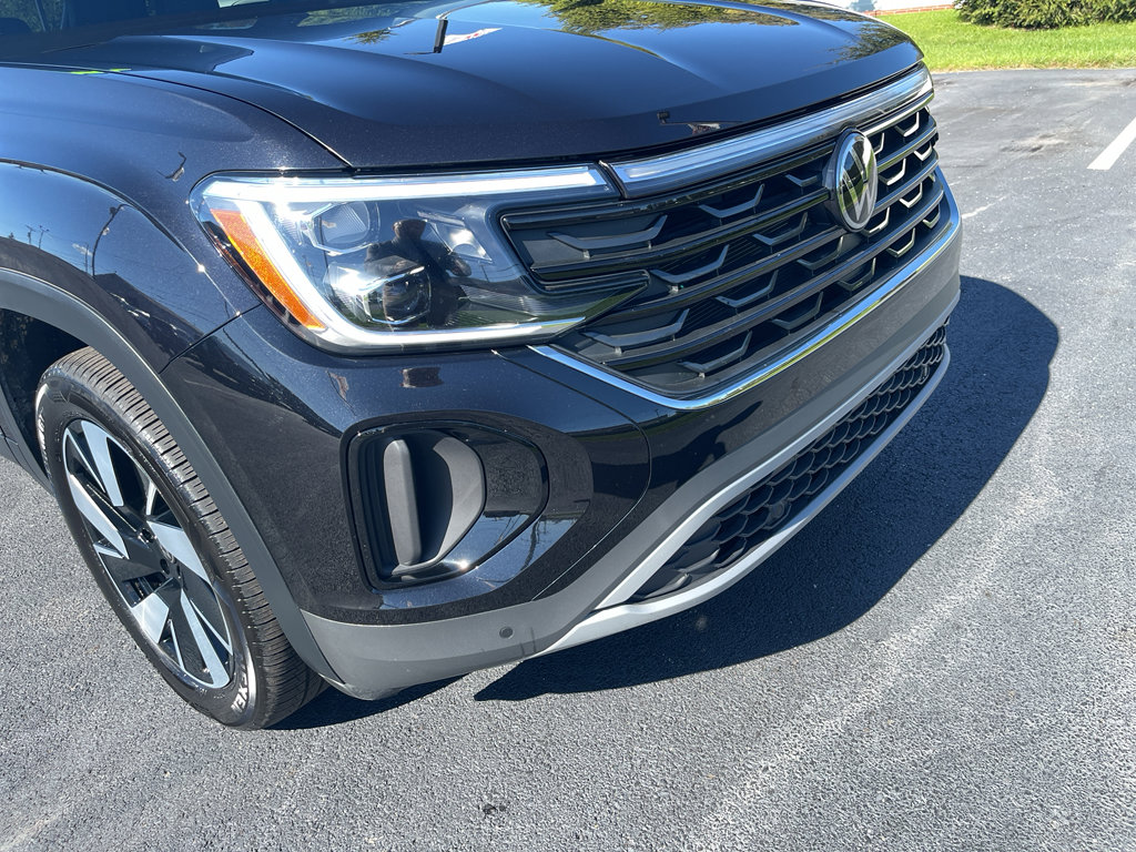 Used 2025 Volkswagen Atlas Cross Sport SE image 4