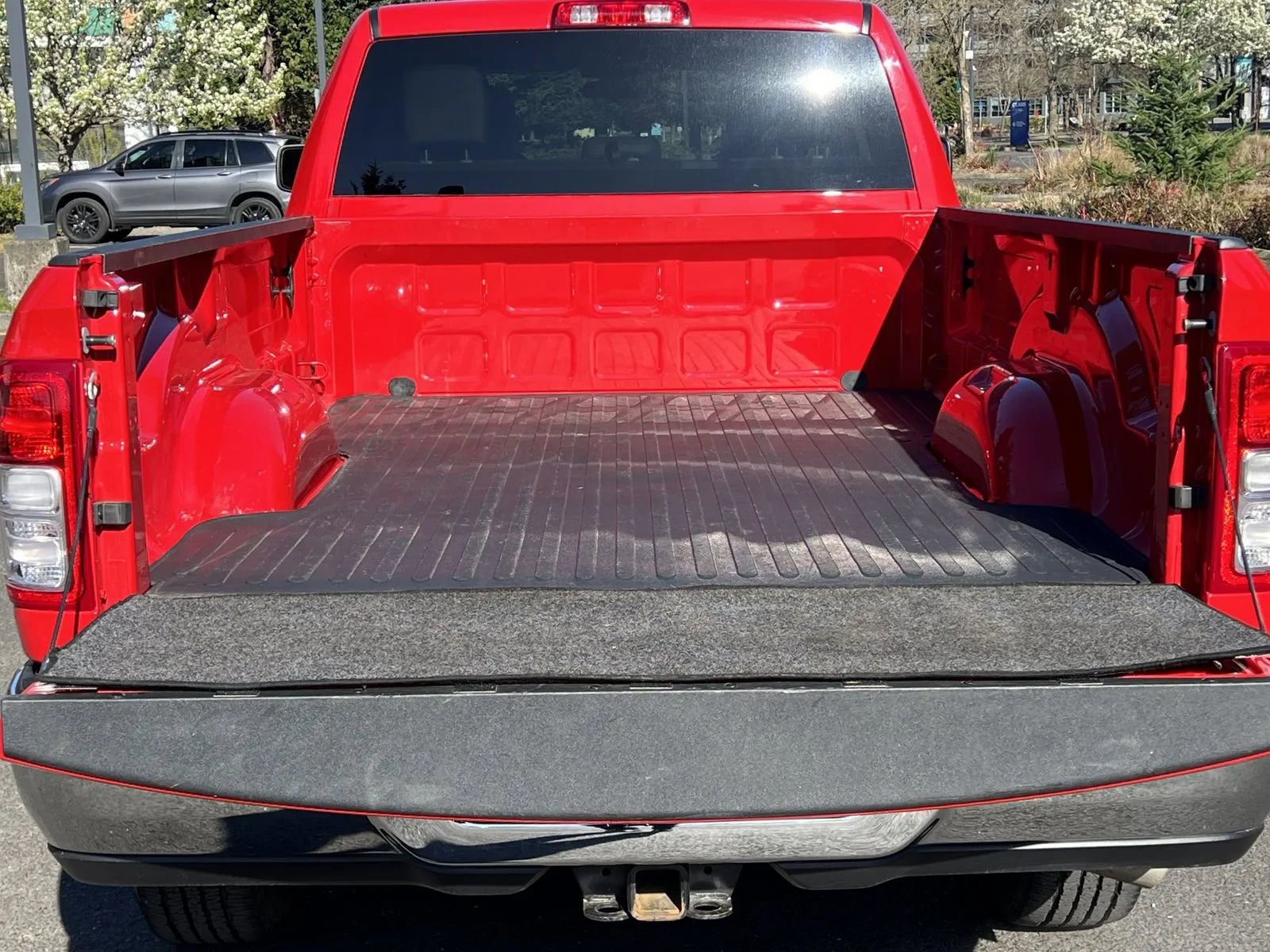 Used 2019 RAM 2500 Tradesman w/ Chrome Appearance Group image 4