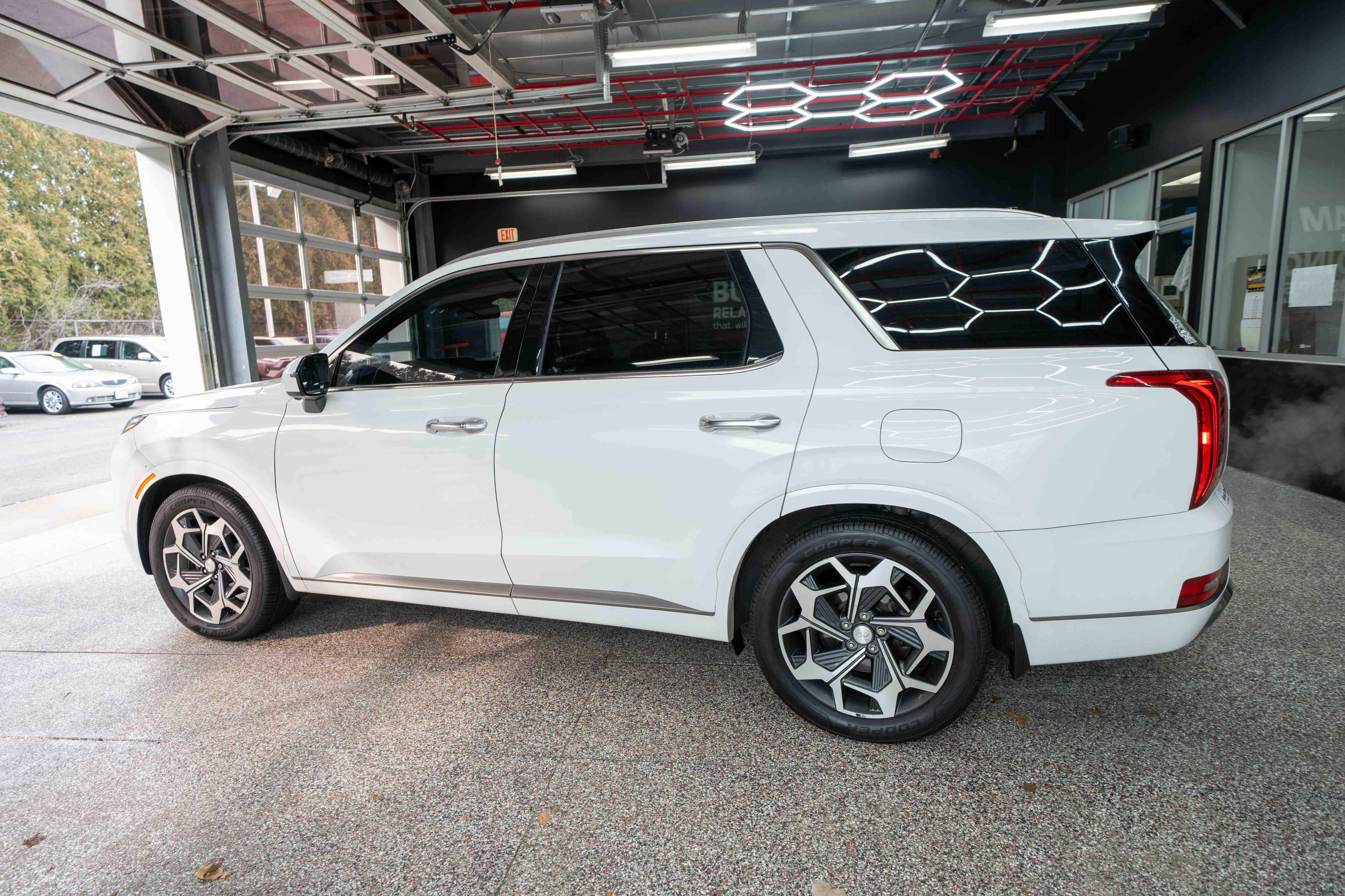 Used 2022 Hyundai Palisade Calligraphy w/ Cargo Package image 2