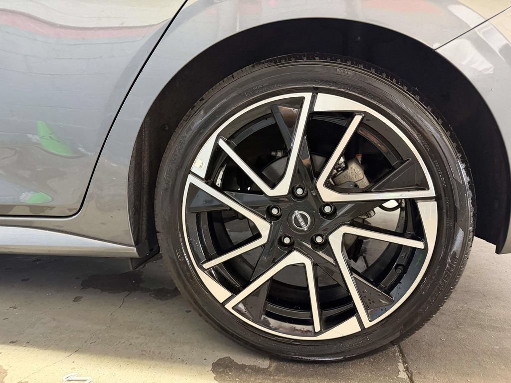 Used 2025 Nissan Sentra SR w/ SR Premium Package FWD image 24