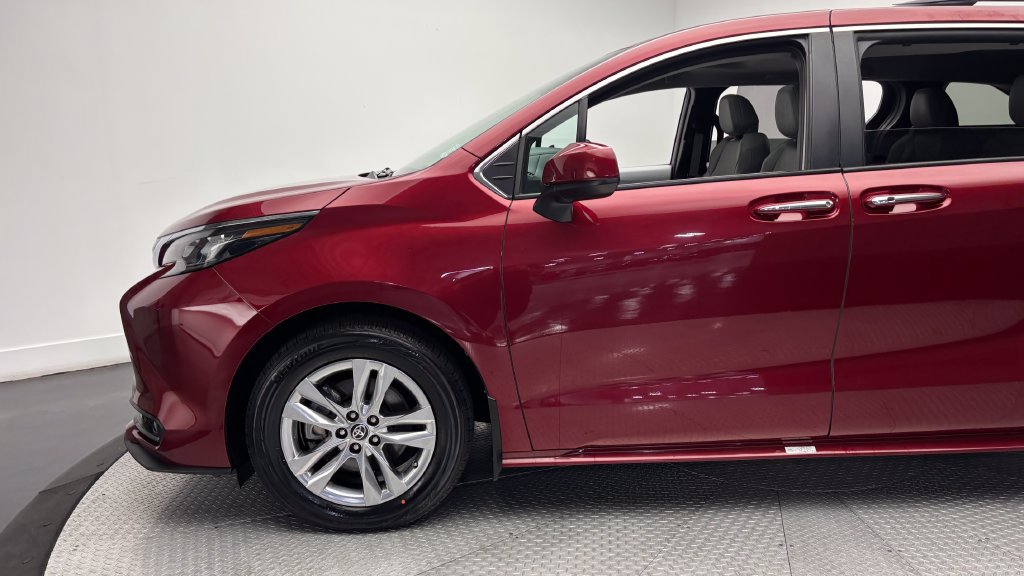 Certified 2025 Toyota Sienna XLE w/ XLE Plus Package AWD/4WD image 5