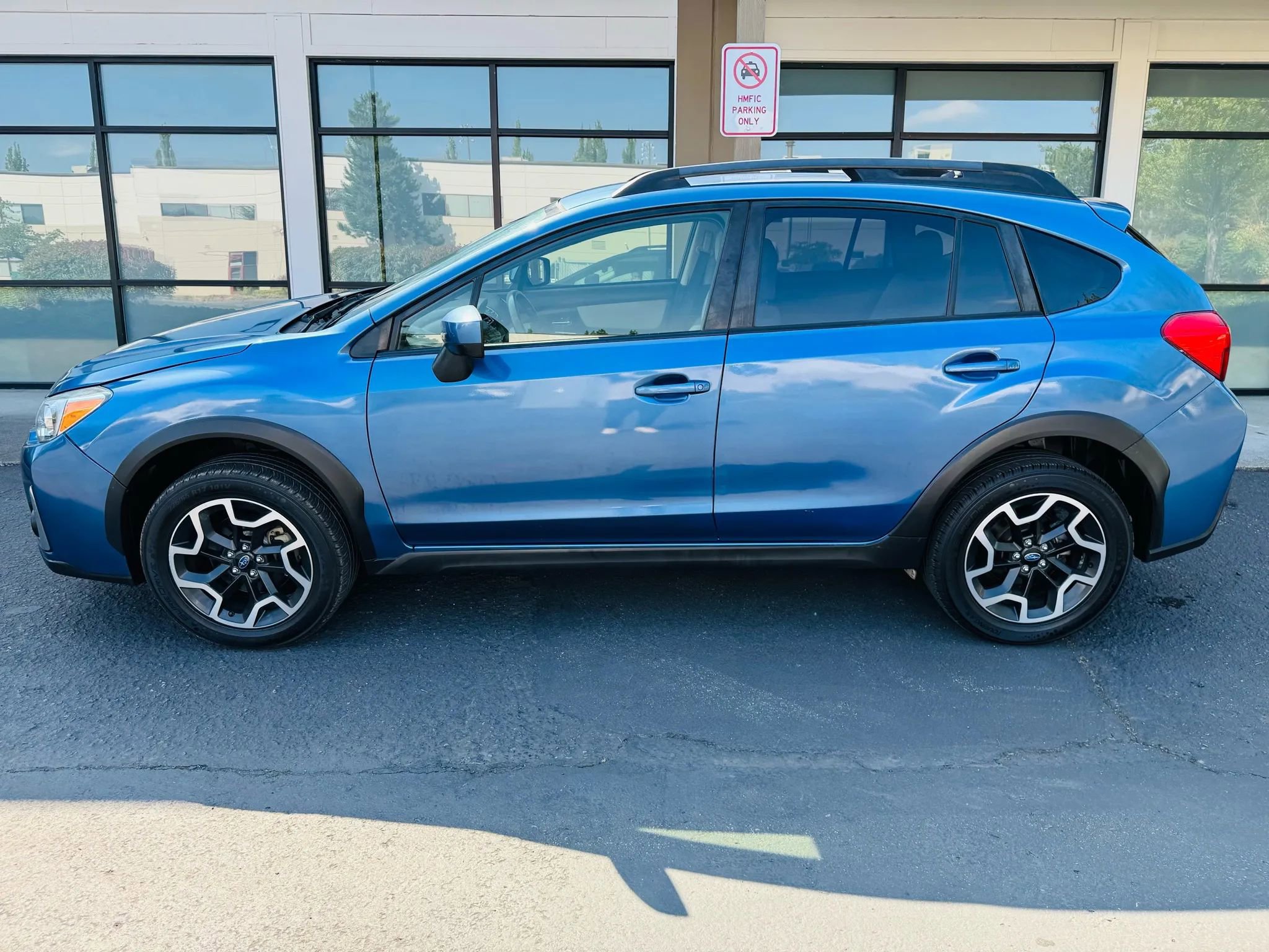 Used 2017 Subaru Crosstrek 2.0i Premium image 2