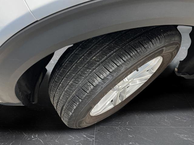 Used 2023 Ford Explorer XLT AWD/4WD image 36