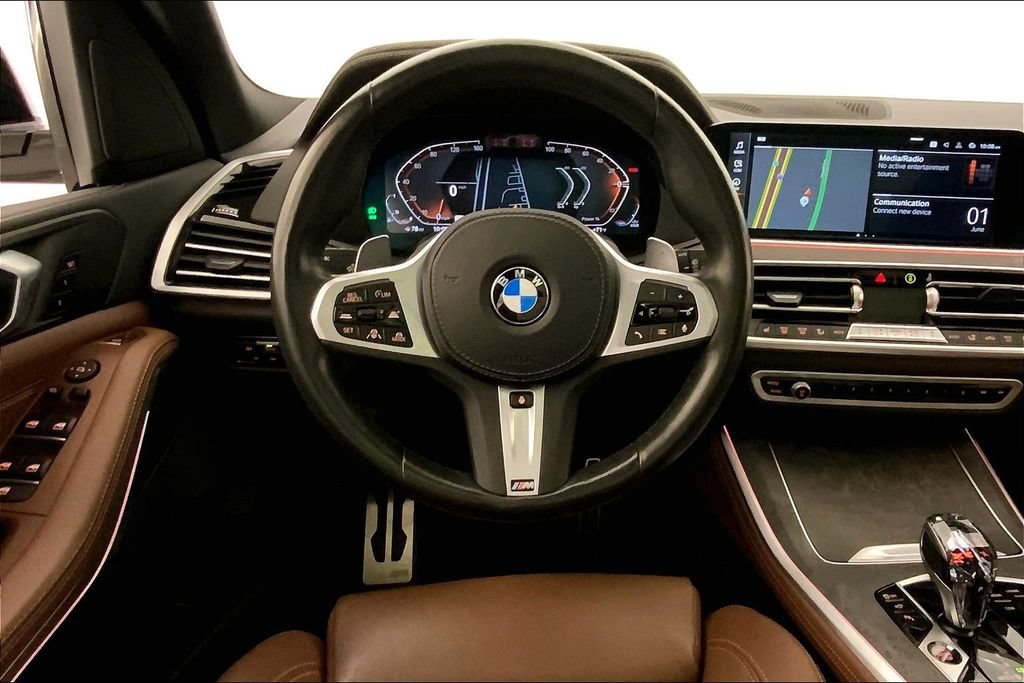 Used 2022 BMW X5 xDrive40i w/ M Sport Package AWD/4WD image 4