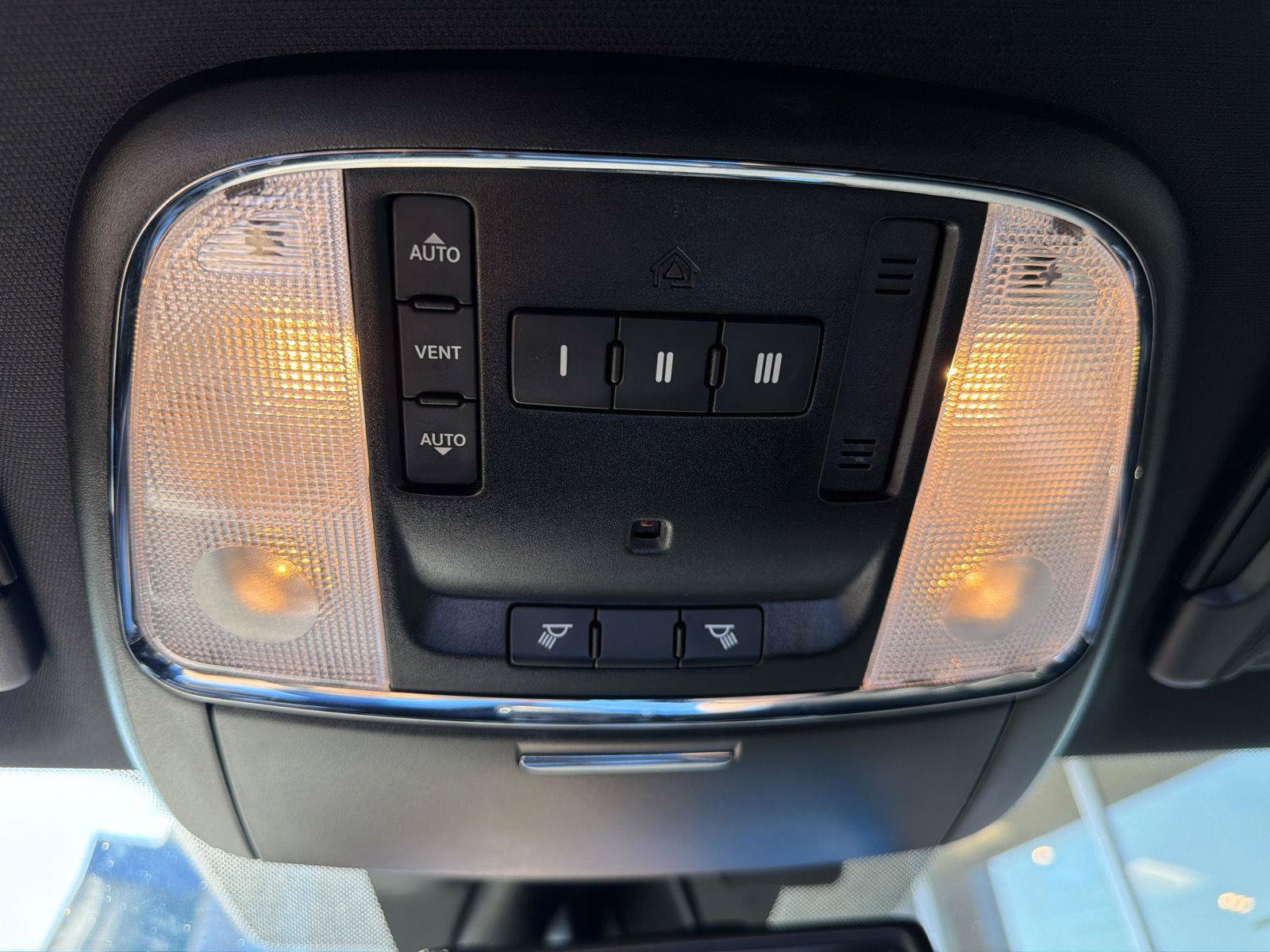 Used 2012 Dodge Charger R/T RWD image 27