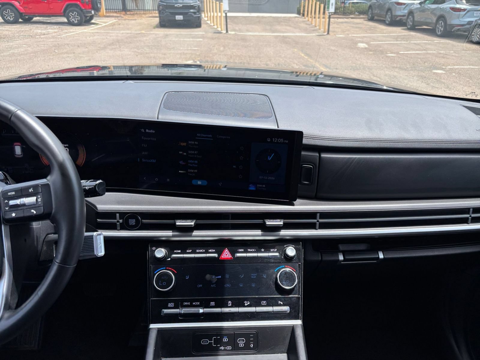 Used 2025 Hyundai Santa Fe SEL AWD/4WD image 16