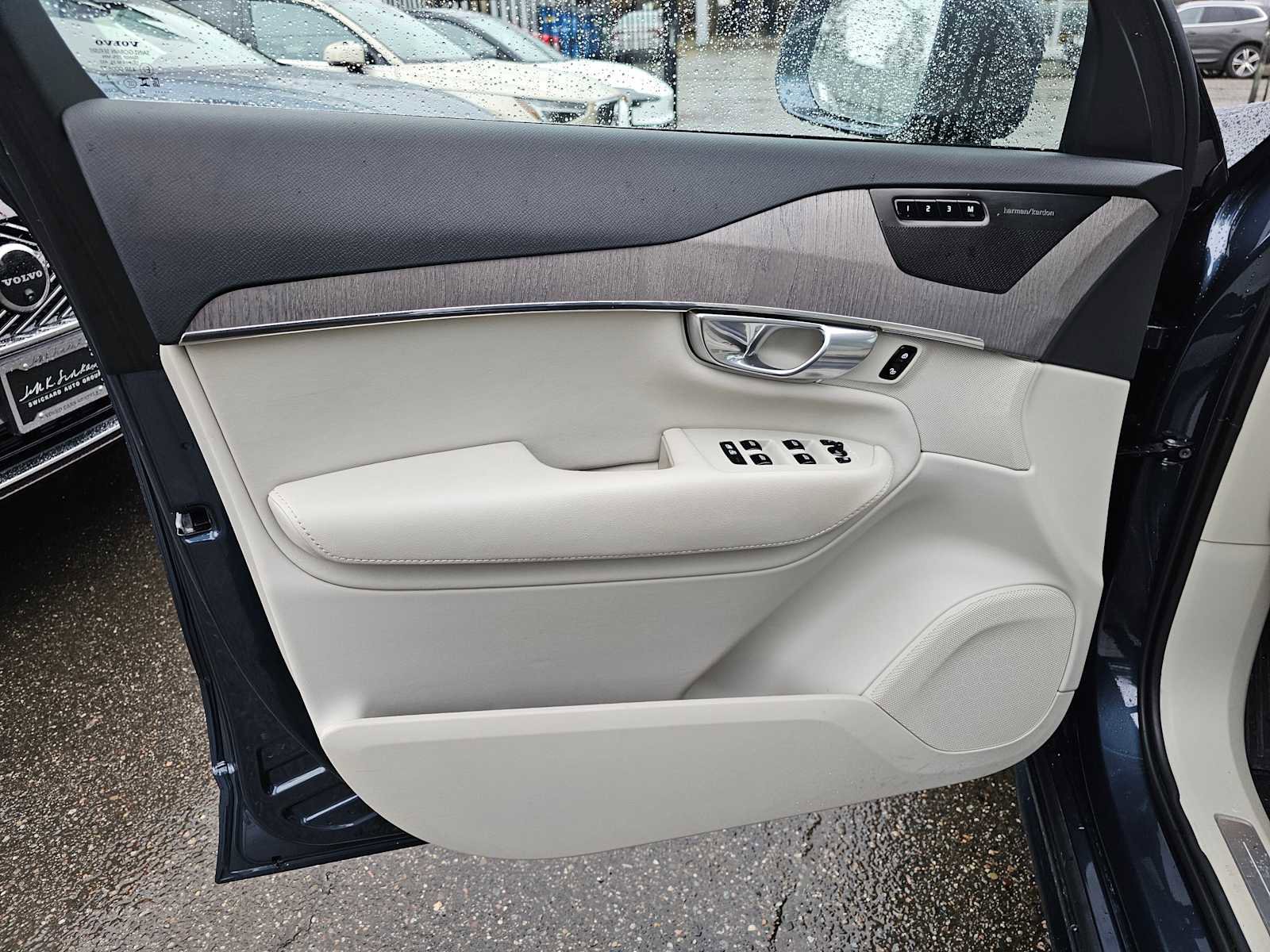 Certified 2023 Volvo XC90 T8 Plus image 24