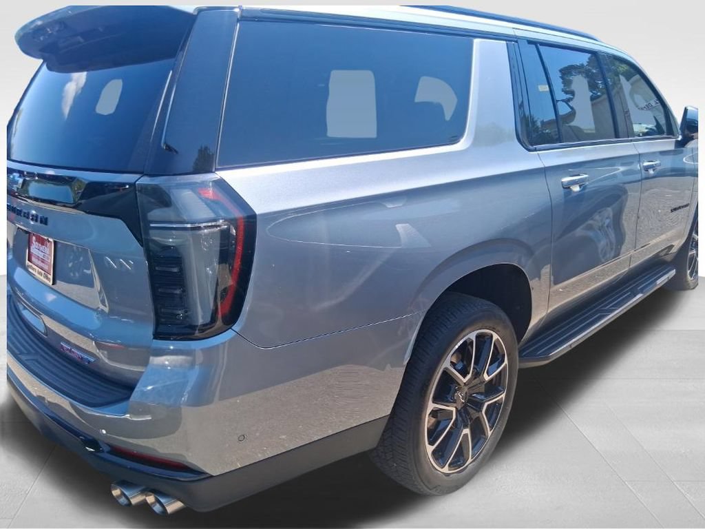 Used 2025 Chevrolet Suburban RST w/ Comfort Package AWD/4WD image 13